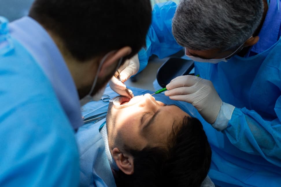 Retratamento x extração em casos complexos: como decidir em pacientes adultos